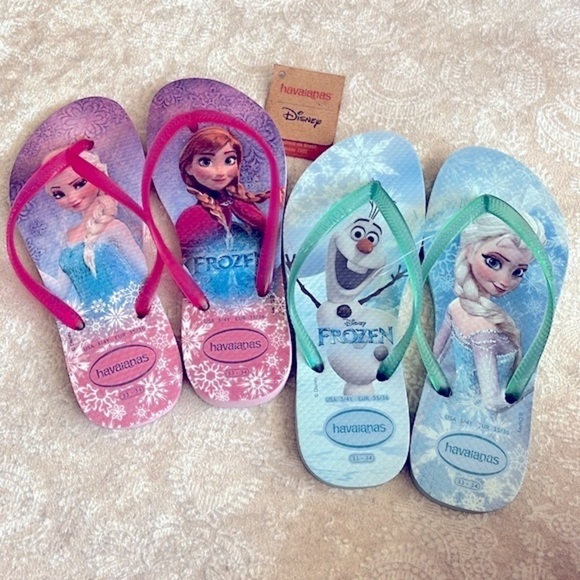 Brand New Havaianas Set of 2 Pairs of Flip Flops Disney Frozen Anna Elsa Olaf - Picture 1 of 13